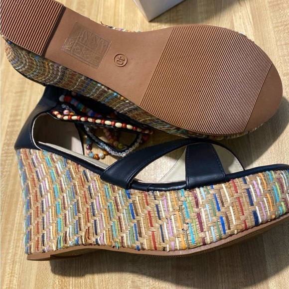 Women's Wedge Sandals With Pearls Across The Top Platform Sandals NIB size 9 - Picture 12 of 12